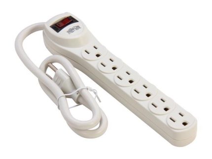 PROTECTOR CONTRA SOBRETENSIONES DE 6 SALIDAS, 180 JOULES, 2 PIES